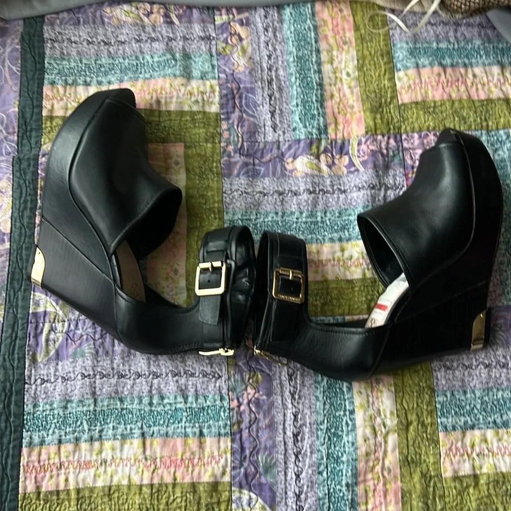 Sexy Gianni Bini Gold Plated Platform Wedge Heel Y2K